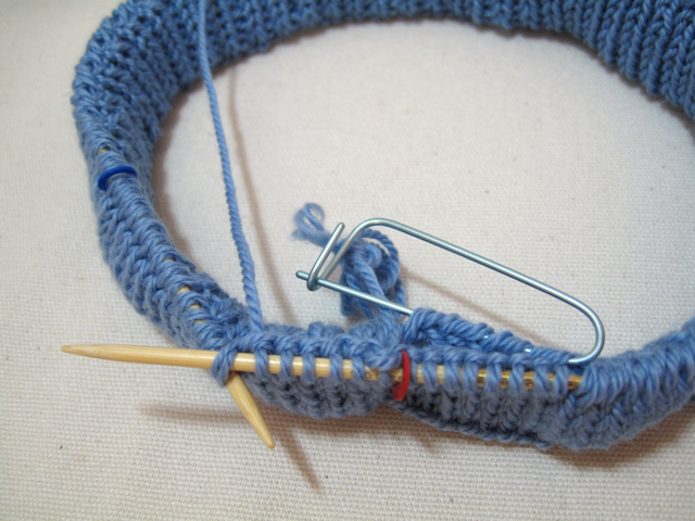 knitting the joining round